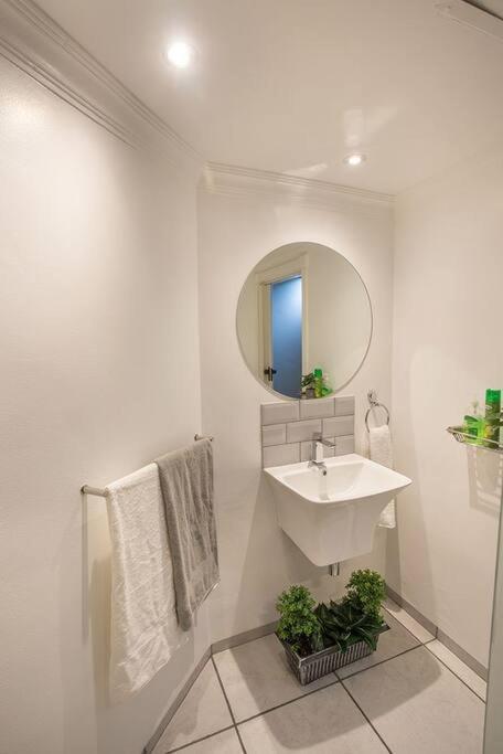 Апартаменты 2 Sleeper Stylish Sanctuary Дурбан Экстерьер фото
